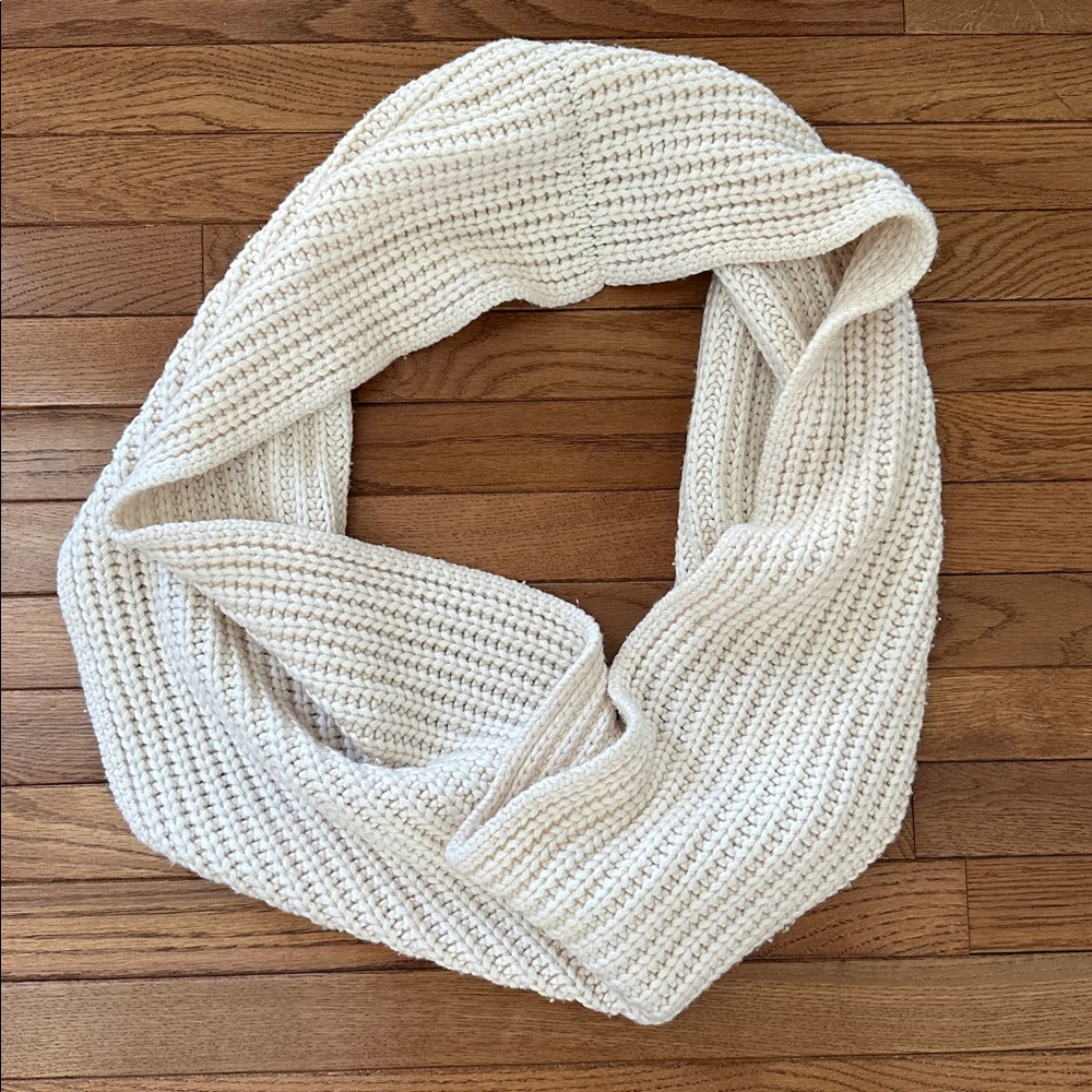 🤍 J. CREW women’s infinity scarf cream off white chunky knit